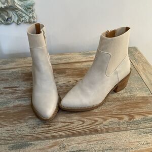 DV Dolce Vita Boots Womens Oppry Ankle Booties Cream Side Zip Heeled, Size 7.5